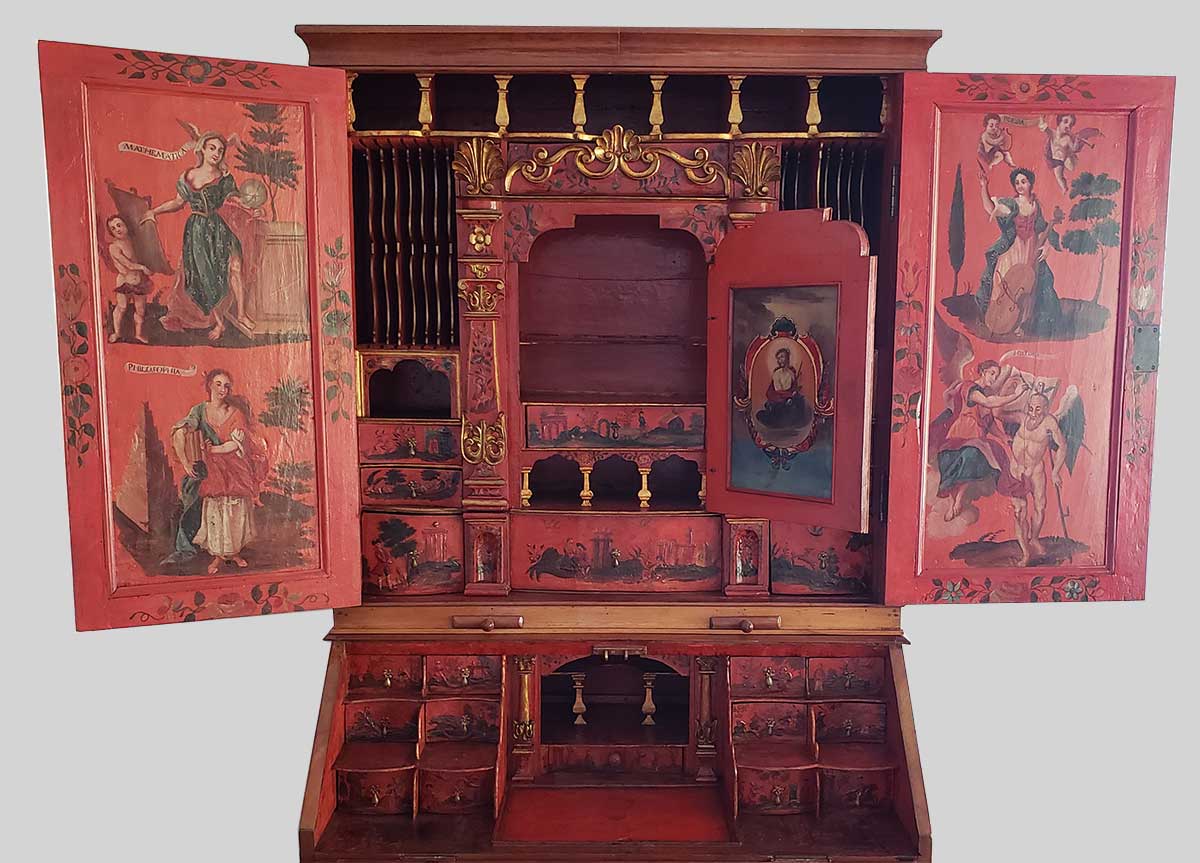 18th century Mexican Cabinet - Interior